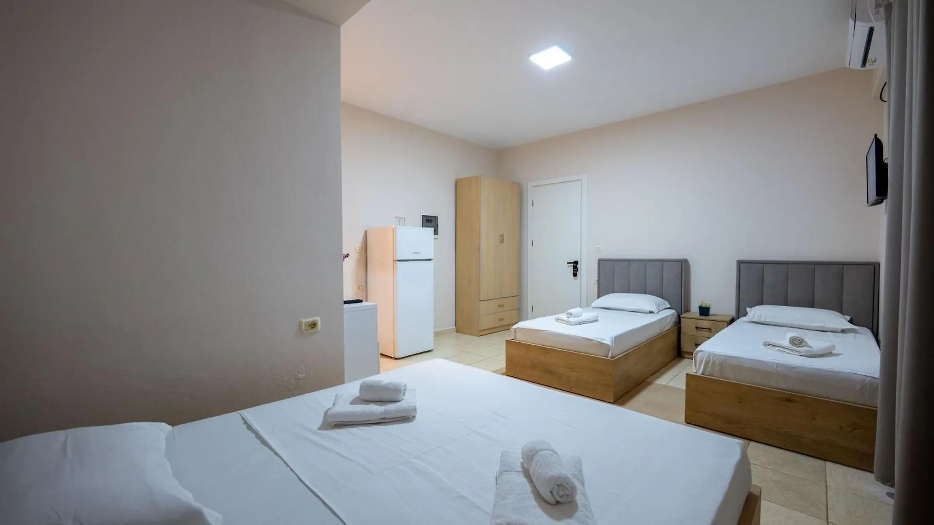 Twins Hotel Ksamil 0*,